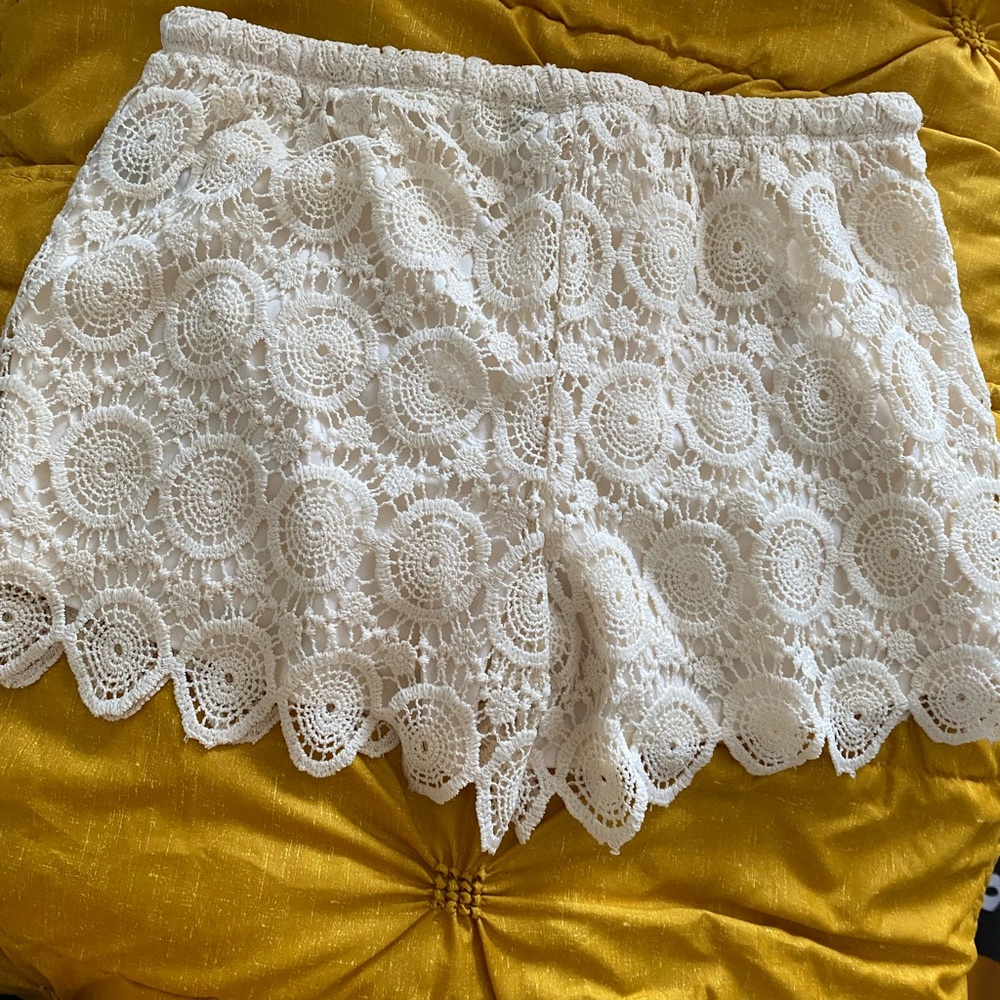 Cream lace shorts size large